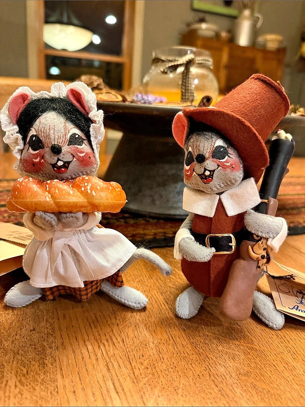 Vintage 1996 Annalee Thanksgiving Pilgrim Girl & Pilgrim Boy Mouse